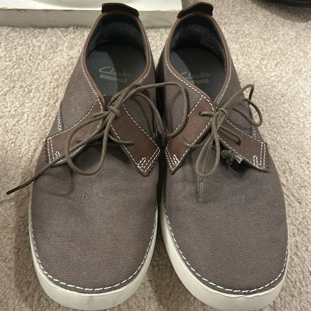 Men’s Clark’s brown canvas lace up.